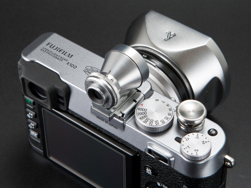 <b>ニコンS向けの35mmファインダーはそれなりに流通量がある。中古価格は1万円半ば程度だ</b>