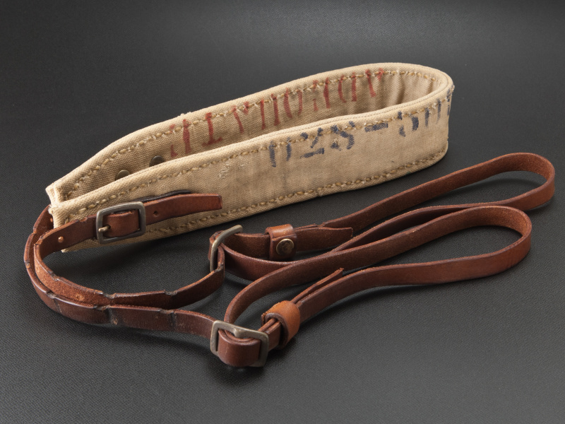 <b>ビンテージ風ではなく、リアルビンテージマテリアルを使用する。価格は1万2,800円</b>