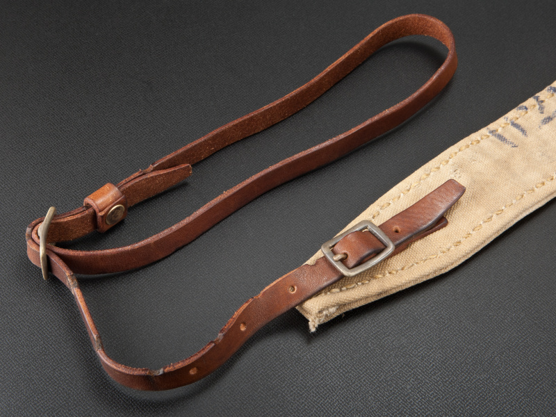 <b>金具もビンテージものを組み合わせている。コンディションのよいものを厳選している</b>