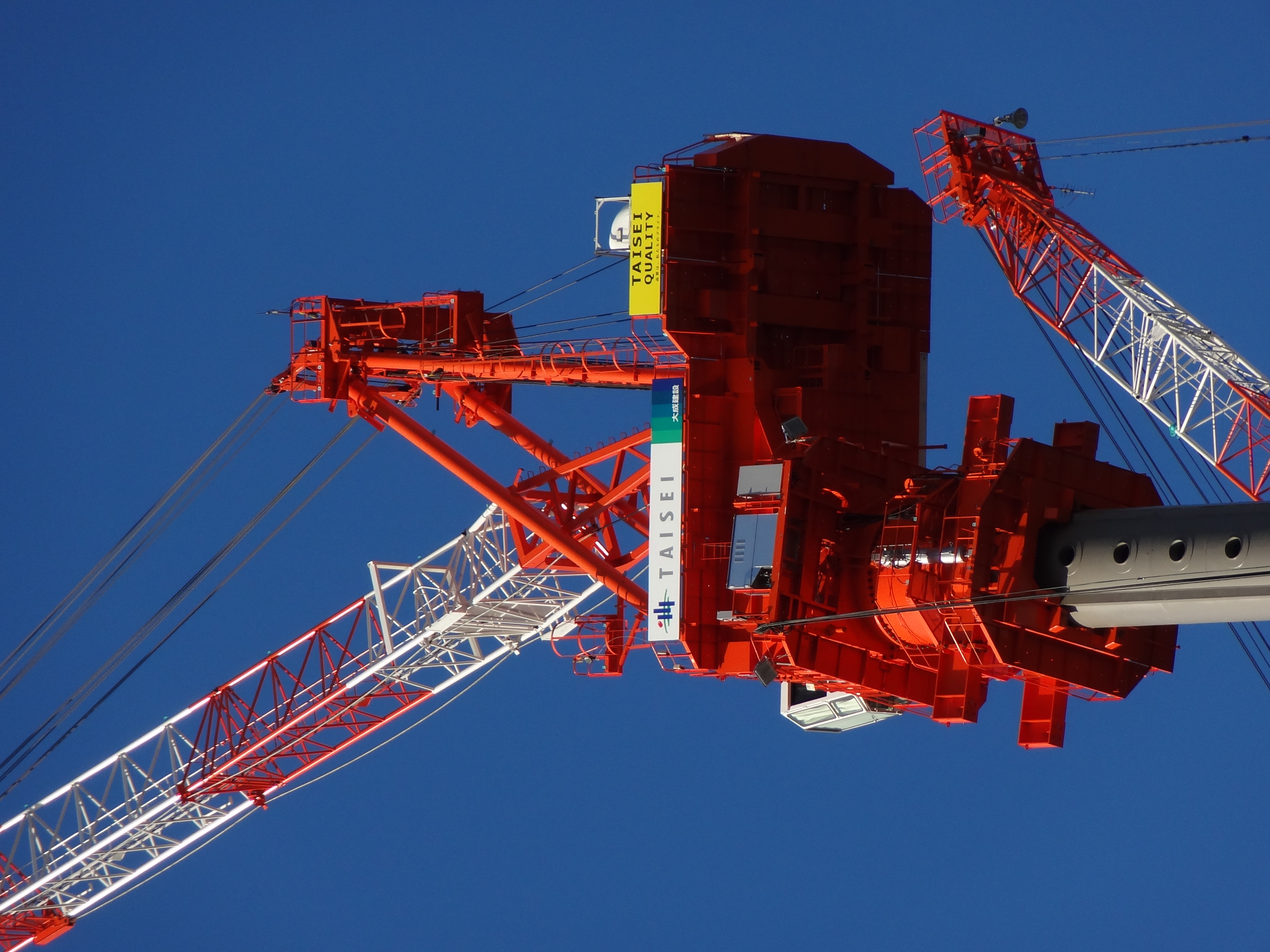 <b>DSC-HX9V / 約3.9MB / 3,456×4,608 / 1/500秒 / F5.9 / -0.7EV / ISO100 / WB:オート / 68.5mm</b>