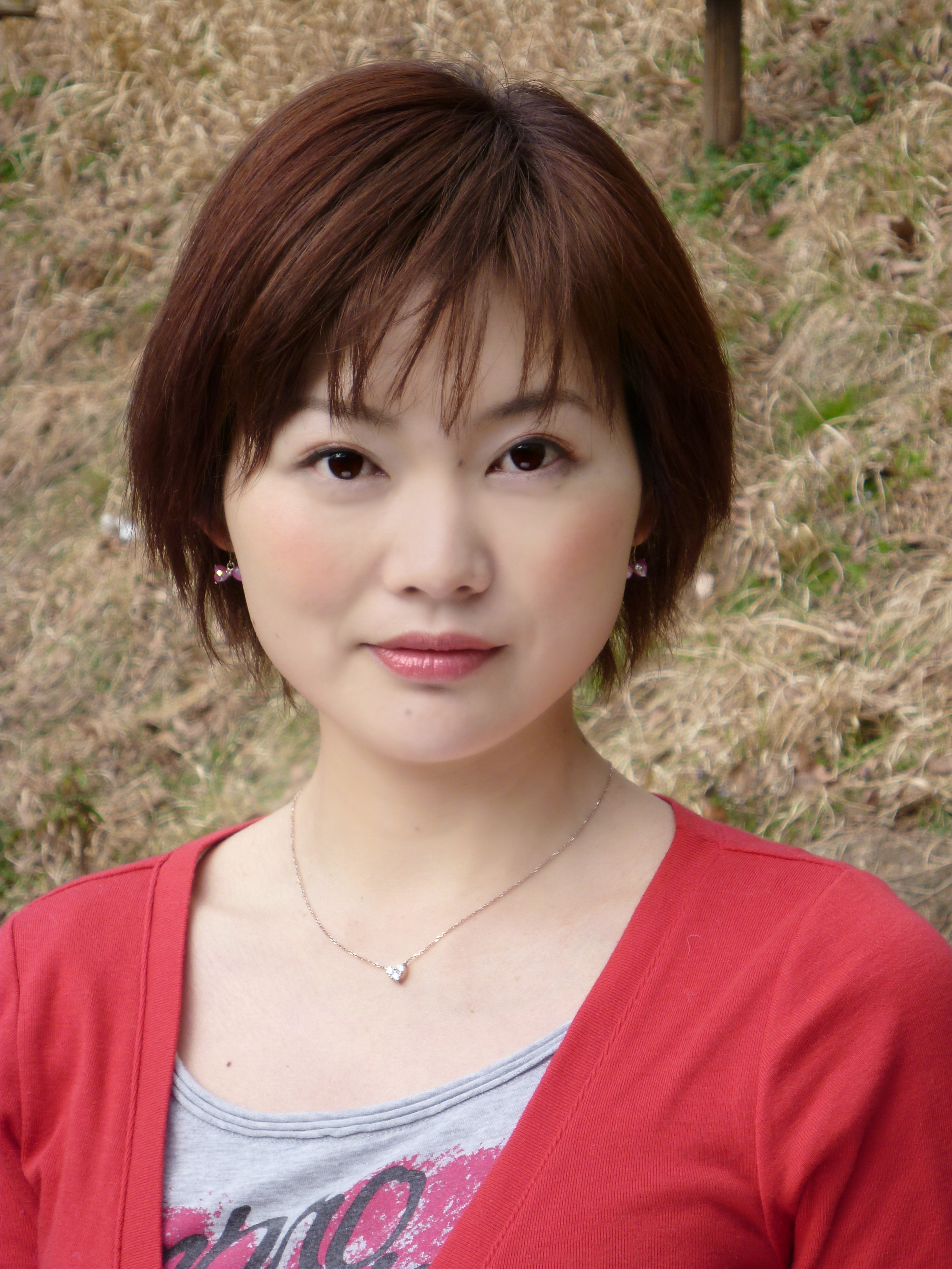 <b>OL系<br>エステレタッチ：オール100％<br>肌色：下から2番目の自然な白<br>リップカラー：自然な赤<br>チークカラー：丸型、3番目のオレンジ系<br>アイシャドー：赤系ブラウン</b>