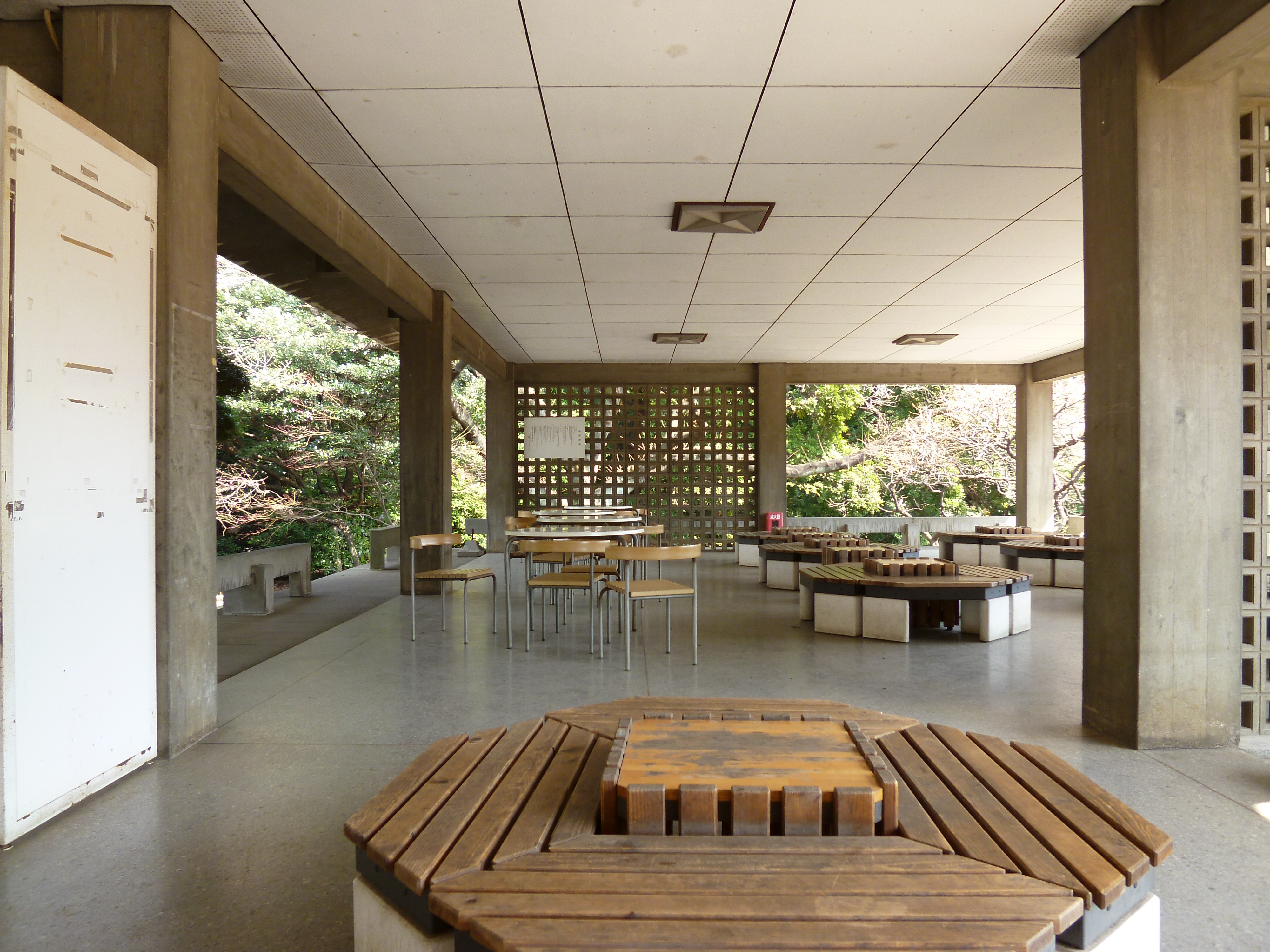 <b>広角端。DMC-FX77 / 3,000×4,000 / 1/100秒 / F2.5 / 0EV / ISO100 / プログラム / WB:オート / 4.3mm</b>