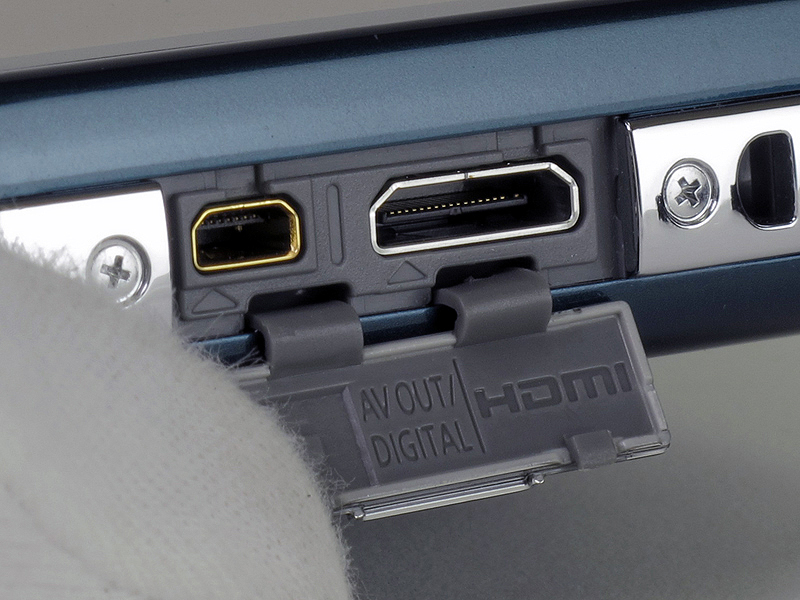 <b>フルHD動画を出力できるHDMI端子を装備</b>