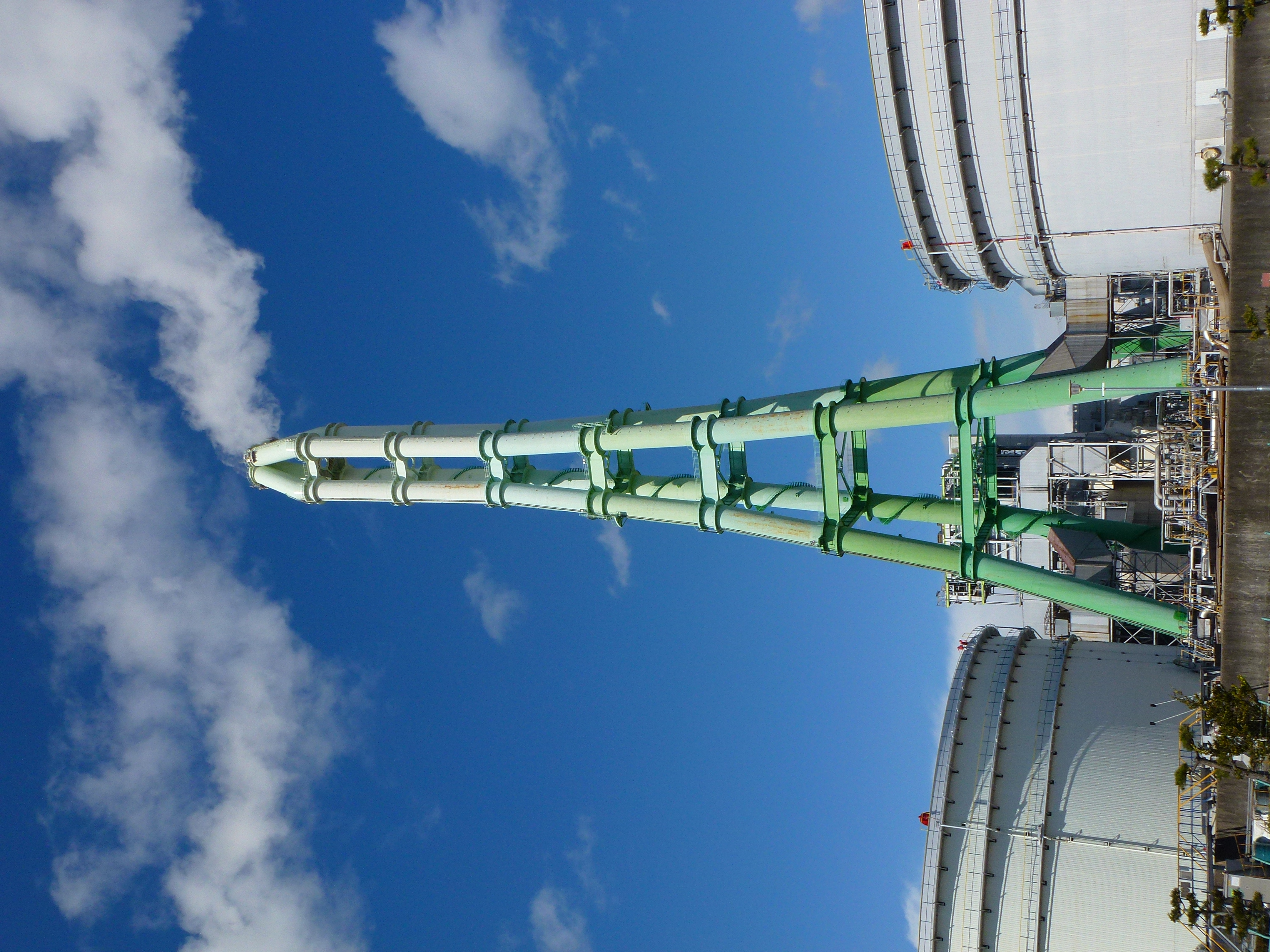 <b>DMC-TZ20 / 5.6MB / 3,240×4,320 / 1/2,000秒 / F4 / -0.3EV / ISO100 / WB:オート / 5.4mm</b>