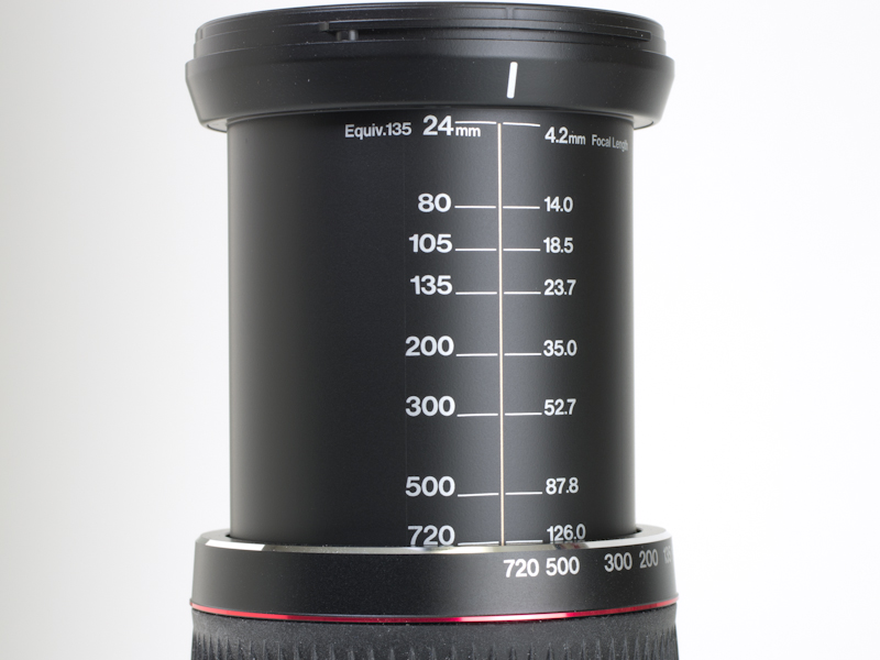 <strong>鏡筒に焦点距離を表示している</strong>