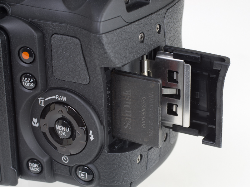 <strong>メモリーカードスロット</strong>