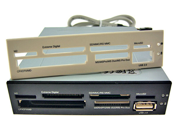 <b>交換用の白いベゼルが付属する</b>