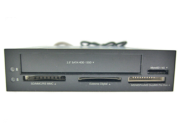 <b>マルチメモリカードリーダー&amp;ハードディスクベイ</b>