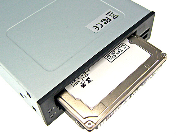 <b>2.5インチのHDDおよびSSDを利用できる</b>