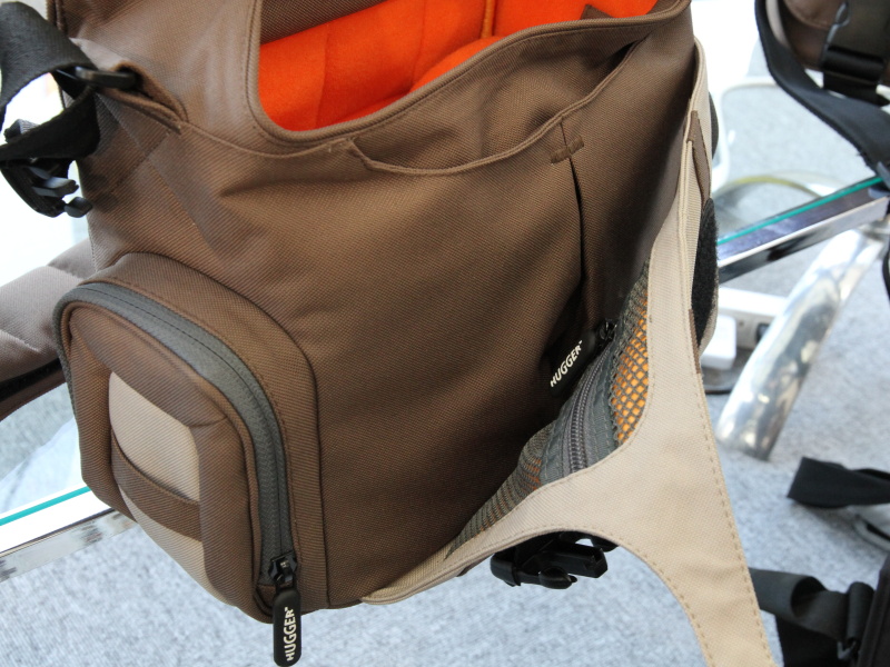 <b>前面収納部を開いたところ</b>