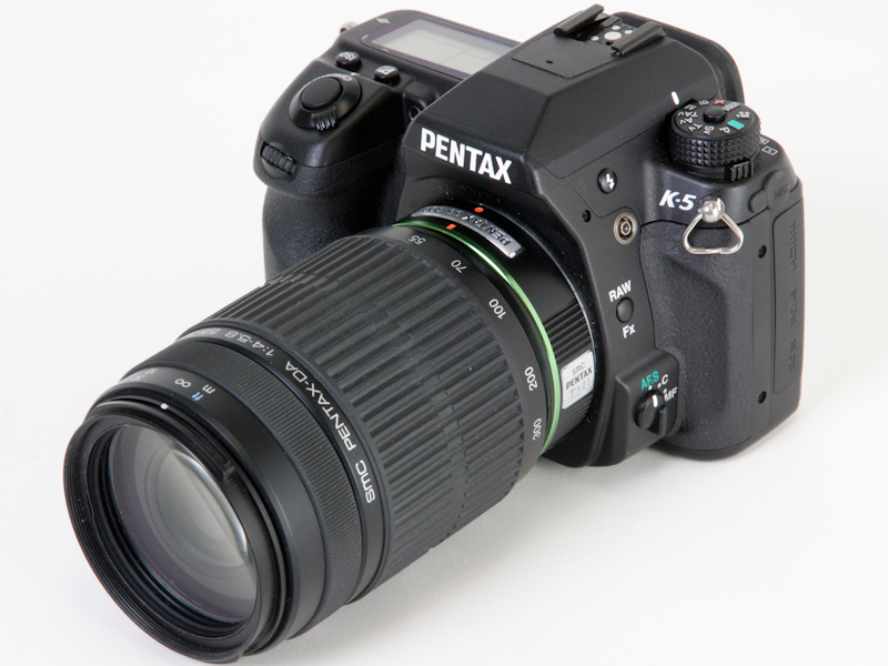 <b>DA 55-300mm F4-5.8 EDを装着したK-5</b>