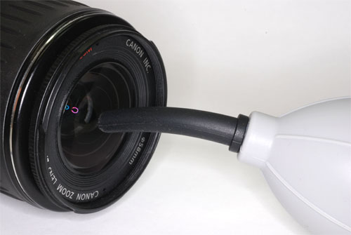 <b>ノズル部分もシリコンゴム製で「カメラやレンズに優しい」とする</b>