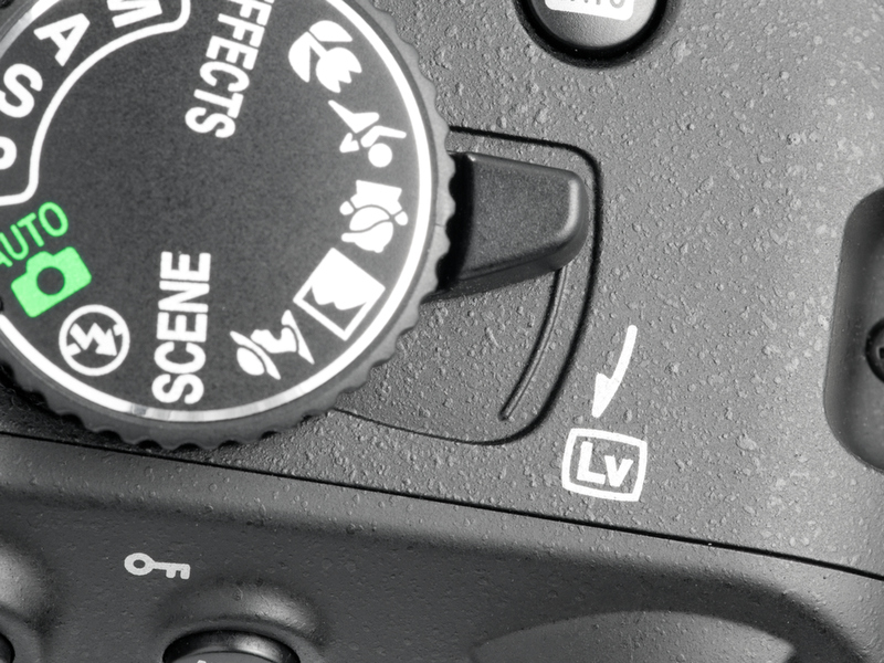 <b>モードダイヤル同軸にライブビュースイッチを装備。操作しやすい位置なので、つい意味もなく触ってしまうのが困りもの</b>