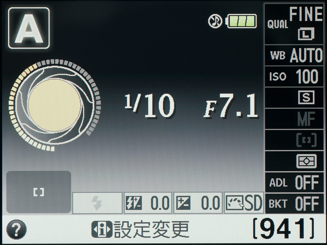 <b>こちらはグラフィックデザイン。クラシックデザインとも、背景色は3色から選べる</b>