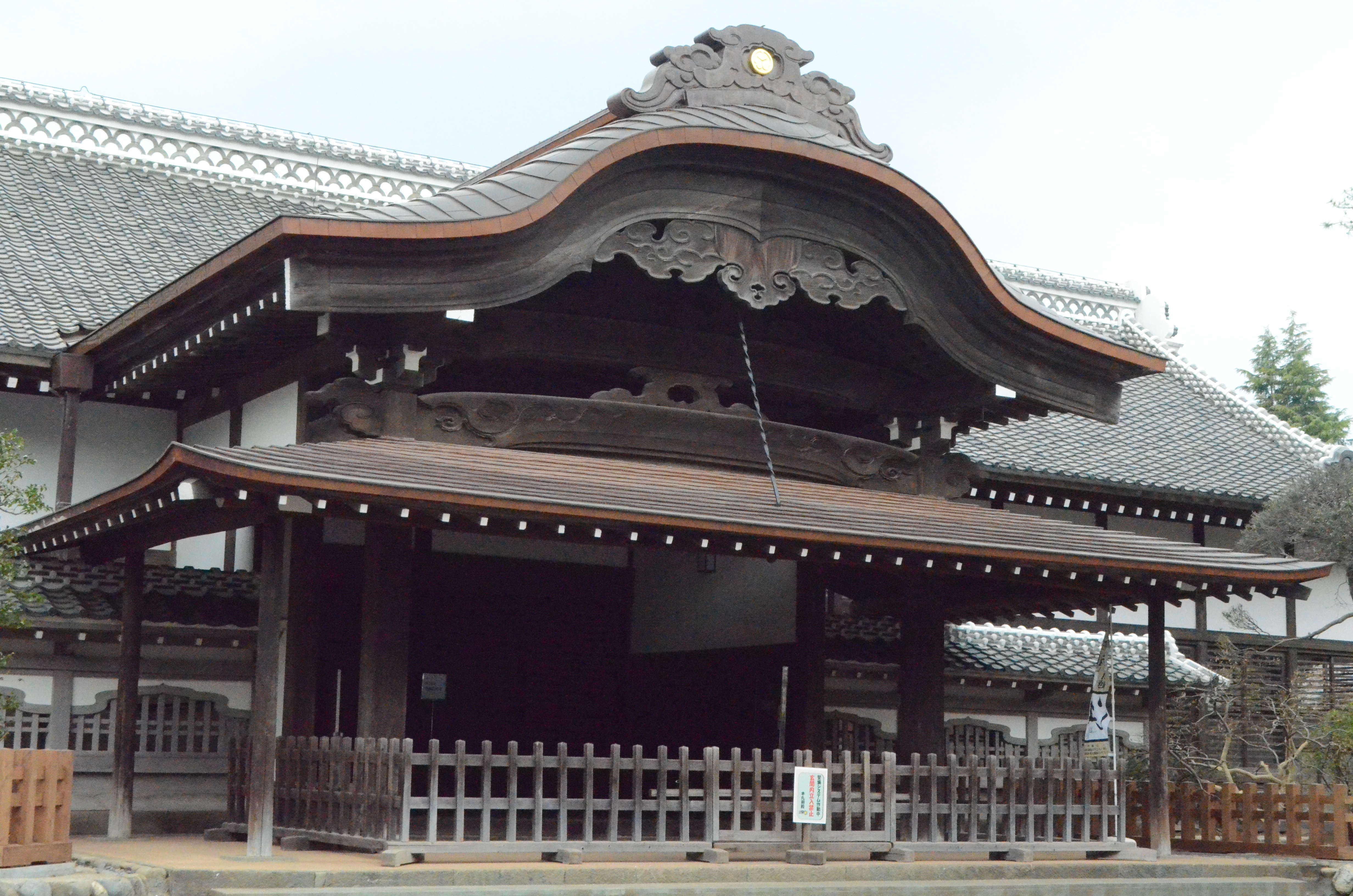 <b>ISO12800 / D5100 / AF-S DX NIKKOR 18-55mm F3.5-5.6 G VR / 4,928×3,264 / 1/1600秒 / F13 / 0.3EV / WB:オート / 35mm（52.5mm相当）</b>