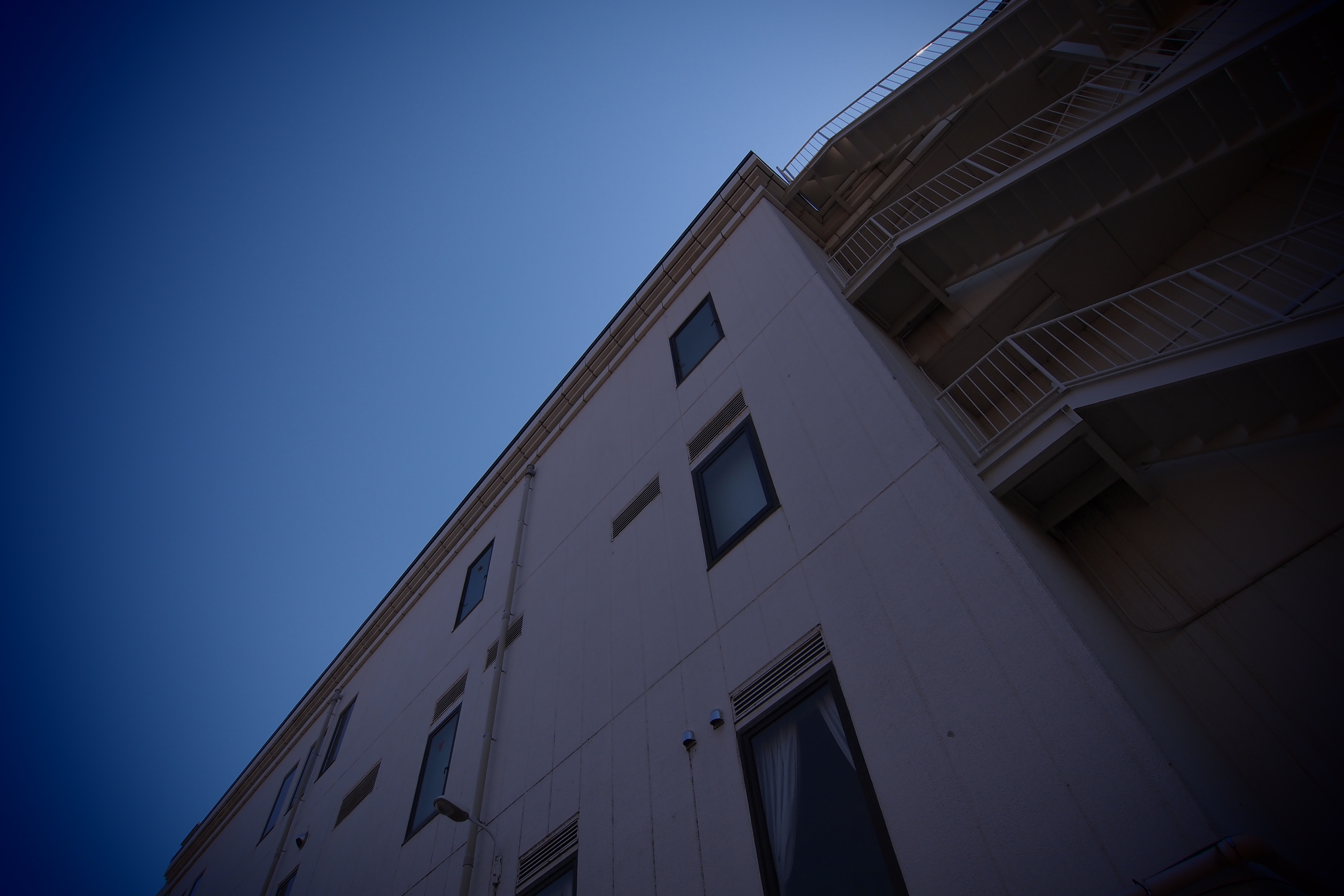 <b>こちらのトイフォトIIは寒色系。青空を強調するのにはいいかも。E-PL2 / M.ZUIKO DIGITAL ED 9-18mm F4-5.6 / 絞り優先AE / トイフォトII / 4,032×2,688 / 1/800秒 / F8 / -0.7EV / ISO200 / WB:オート / 9mm（18mm相当）</b>