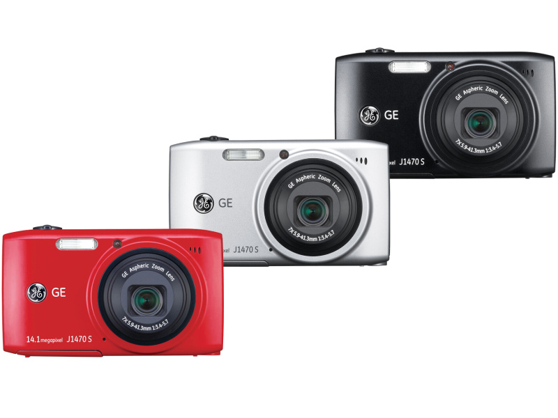 <b>左からレッド、シルバー、ブラック</b>