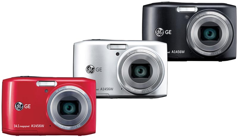 <b>A1456W。左からレッド、シルバー、ブラック</b>