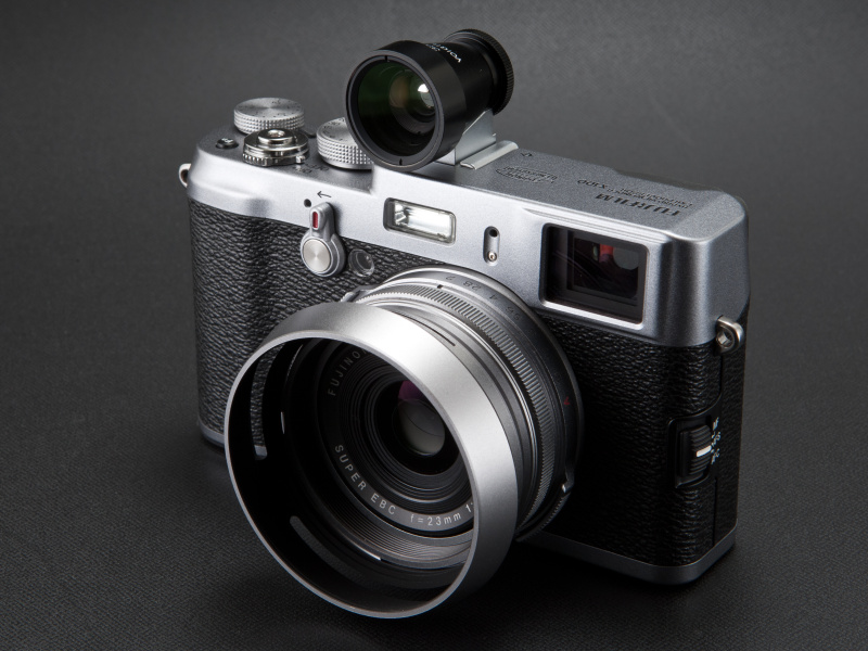 <b>フォクトレンダーの35mm View Finder Mは収まりのよいサイズ感だ。シルバーもある</b>