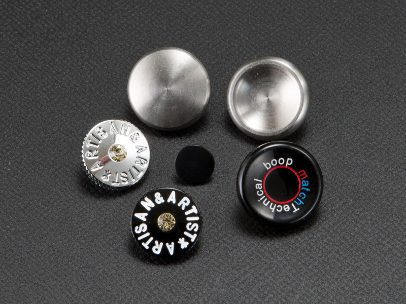 <b>ソフトレリーズボタンは安価なので、ワンポイントドレスアップとしてオススメだ</b>