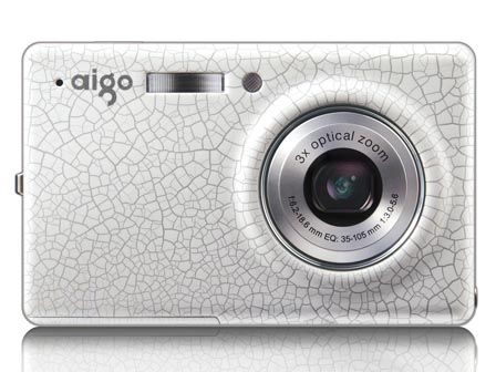 <b>中国aigoブランドの「F210」。エグゼモードの販売サイトで購入可能になった。価格は20万円</b>