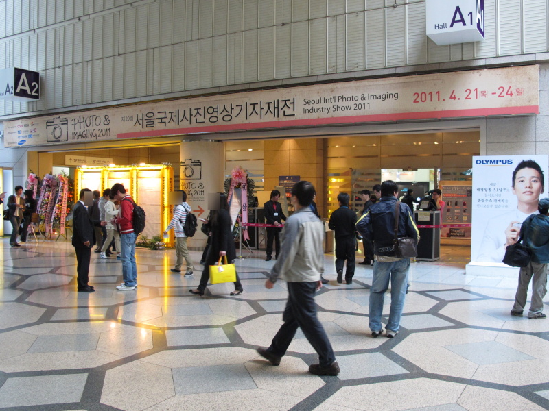 <b>「PHOTO &amp; IMAGING 2011」の会場入り口</b>