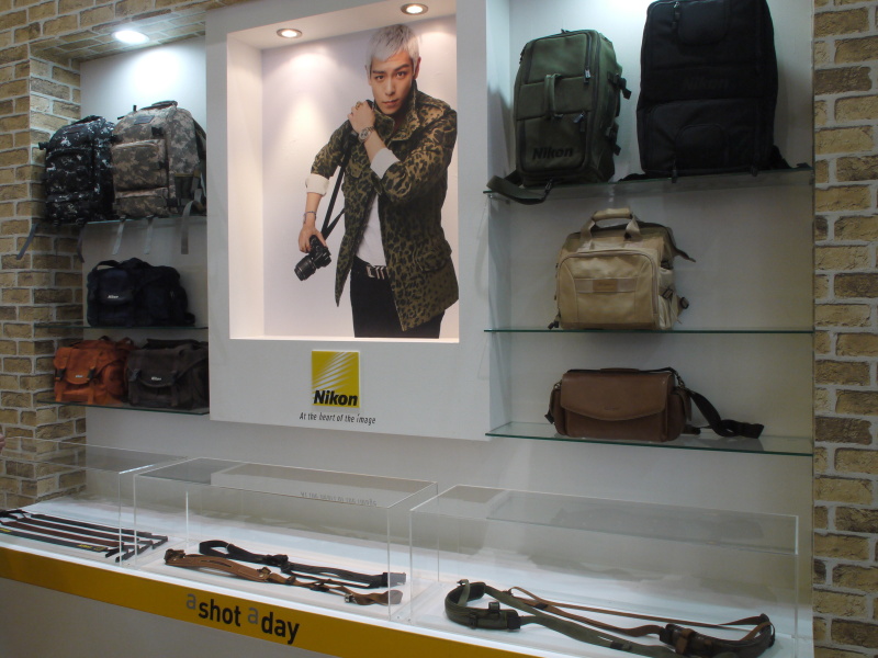 <b>展示していたアクセサリー類も、日本と異なるデザインの製品がほとんど</b>