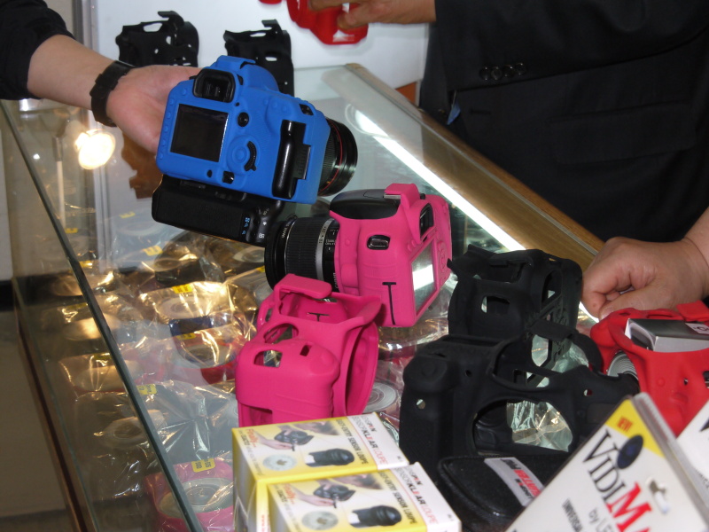 <b>一眼レフカメラ用のカラフルなシリコンカバー</b>