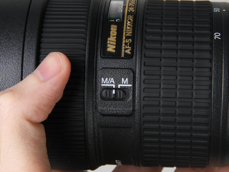 <b>スイッチ類のディテールもよく再現されている</b>