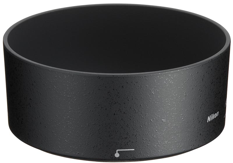 <b>付属のバヨネットレンズフードHB-47</b>