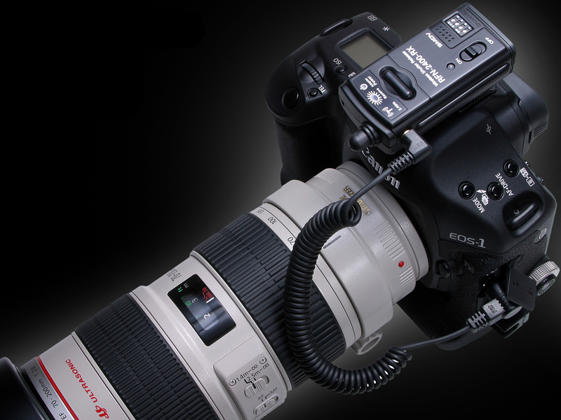 <b>カメラに受信機を装着したところ</b>