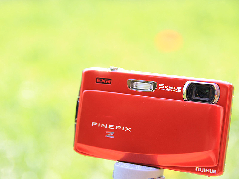 <b>FinePix Z900EXR（レッド）</b>