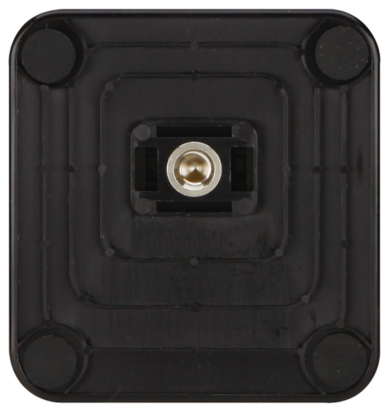 <b>底面に三脚穴を備える</b>