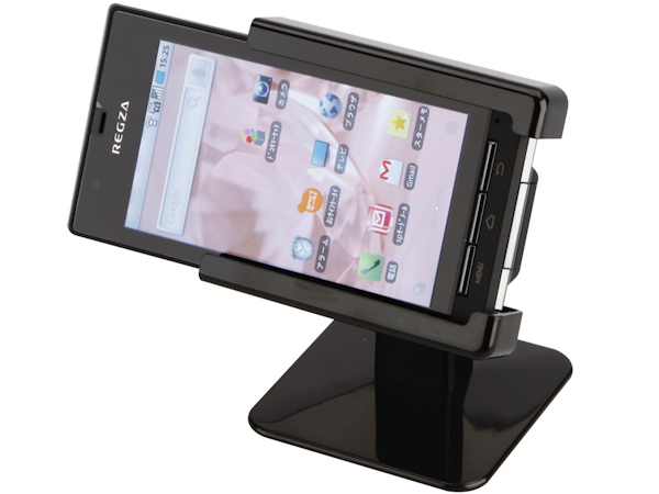 <b>前後方向に各70度、横方向に180度の角度調節ができる</b>