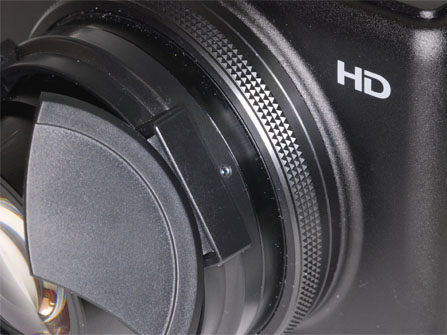 <b>カメラに装着したところ</b>