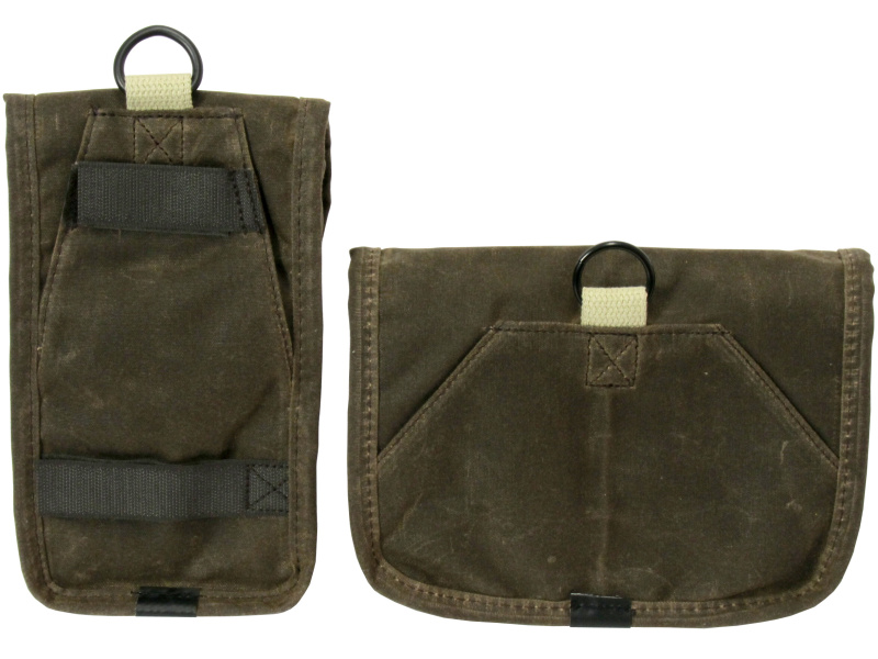 <b>F-901（左）とF-945（右）の背面</b>