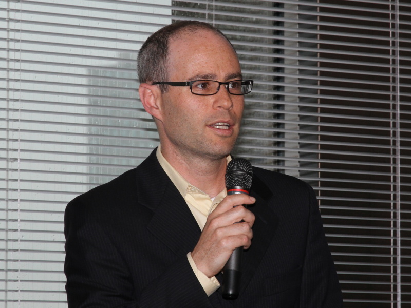 <b>Eye-Fi CPOのYuval Koren氏。同氏にとって日本で初めての記者会見だという</b>