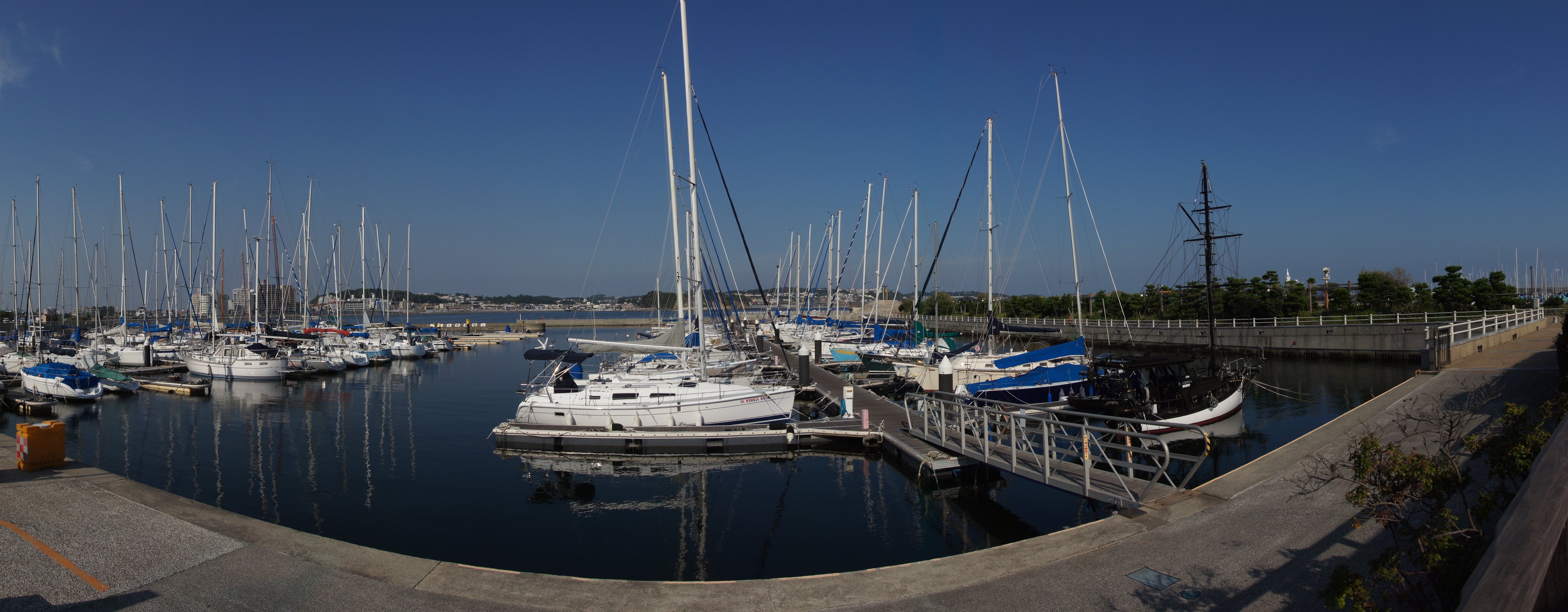 <b>α55 / DT 16-80mm F3.5-4.5 ZA / 5,536×2,160 / 1/320秒 / F13 / -0.7EV / ISO100 / スイングパノラマ / WB:オート / 16mm</b>