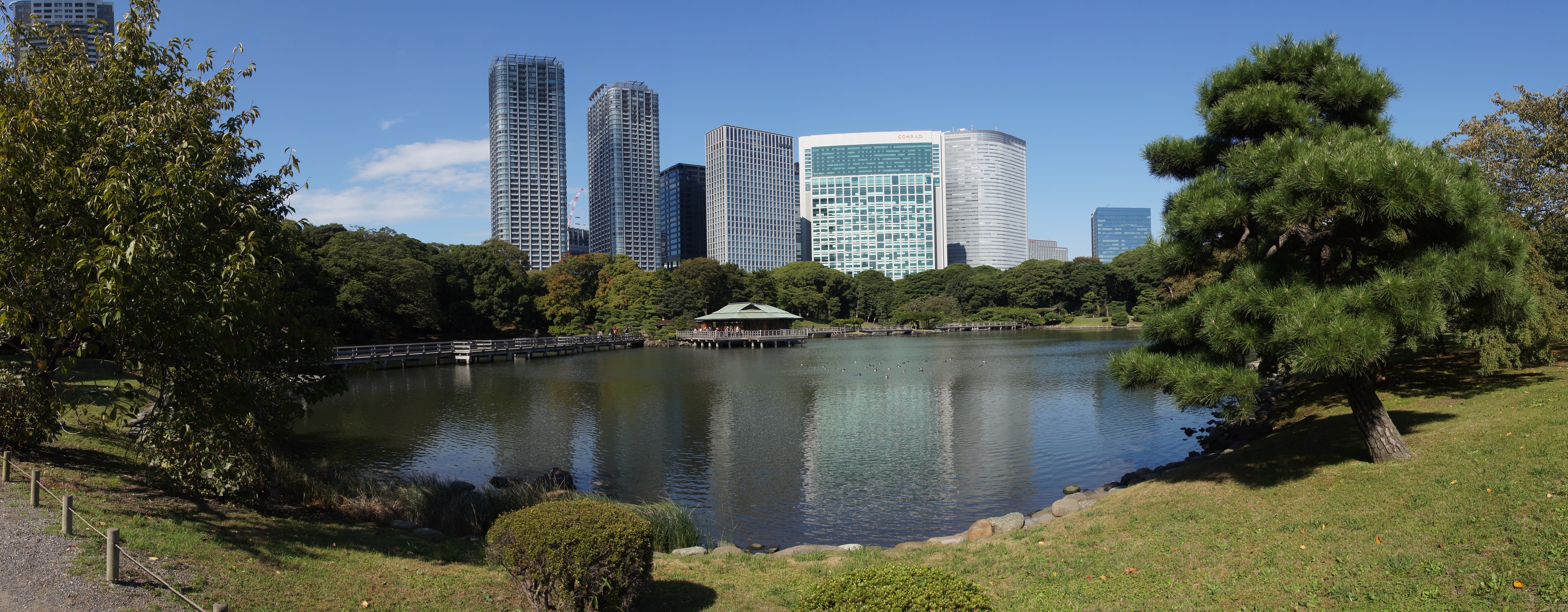 <b>α55 / DT 16-80mm F3.5-4.5 ZA / 5,536×2,160 / 1/200秒 / F10 / -0.3EV / ISO100 / スイングパノラマ / WB:オート / 16mm</b>