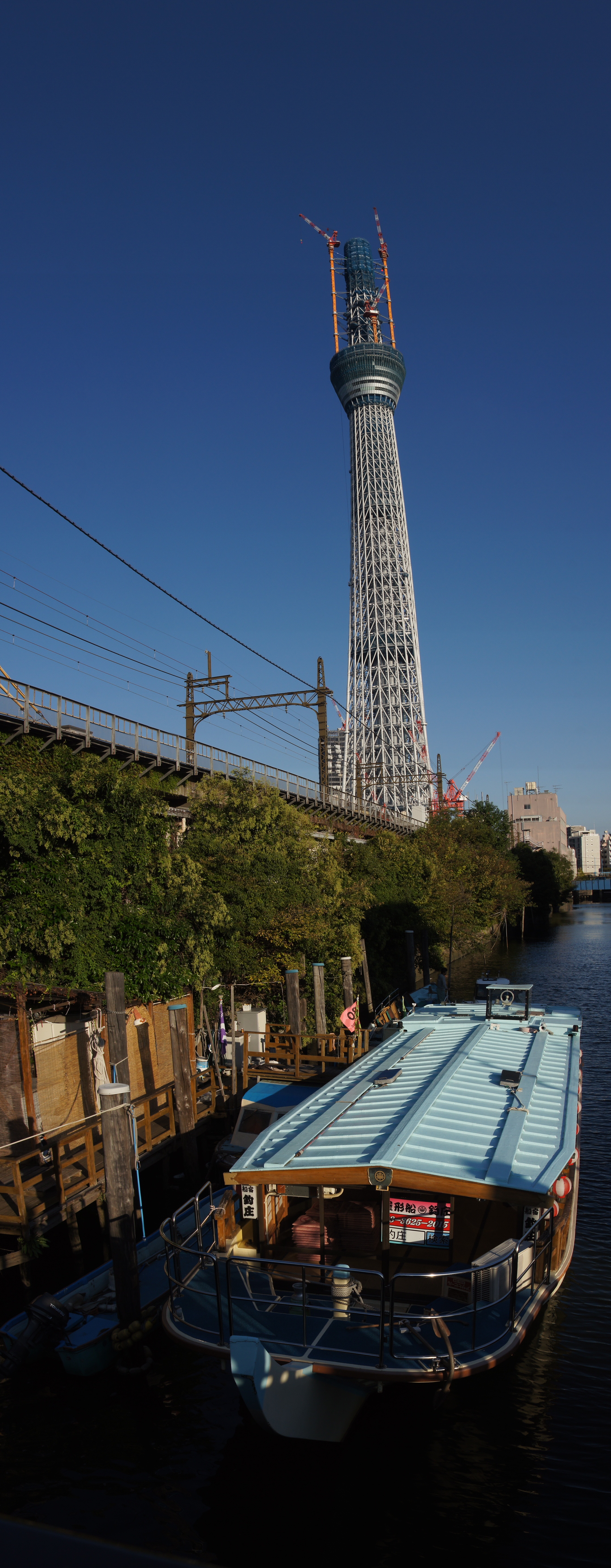 <b>α55 / DT 16-80mm F3.5-4.5 ZA / 2,160×5,536 / 1/250秒 / F11 / 0EV / ISO100 / スイングパノラマ / WB:太陽光 / 24mm</b>