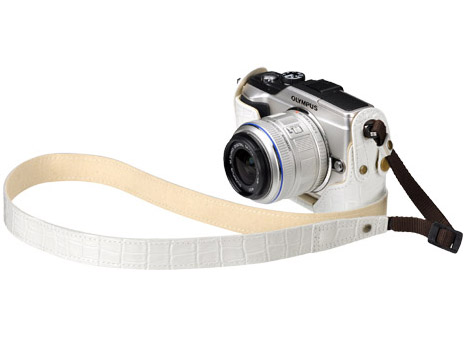 <b>クロコ調ホワイト</b>