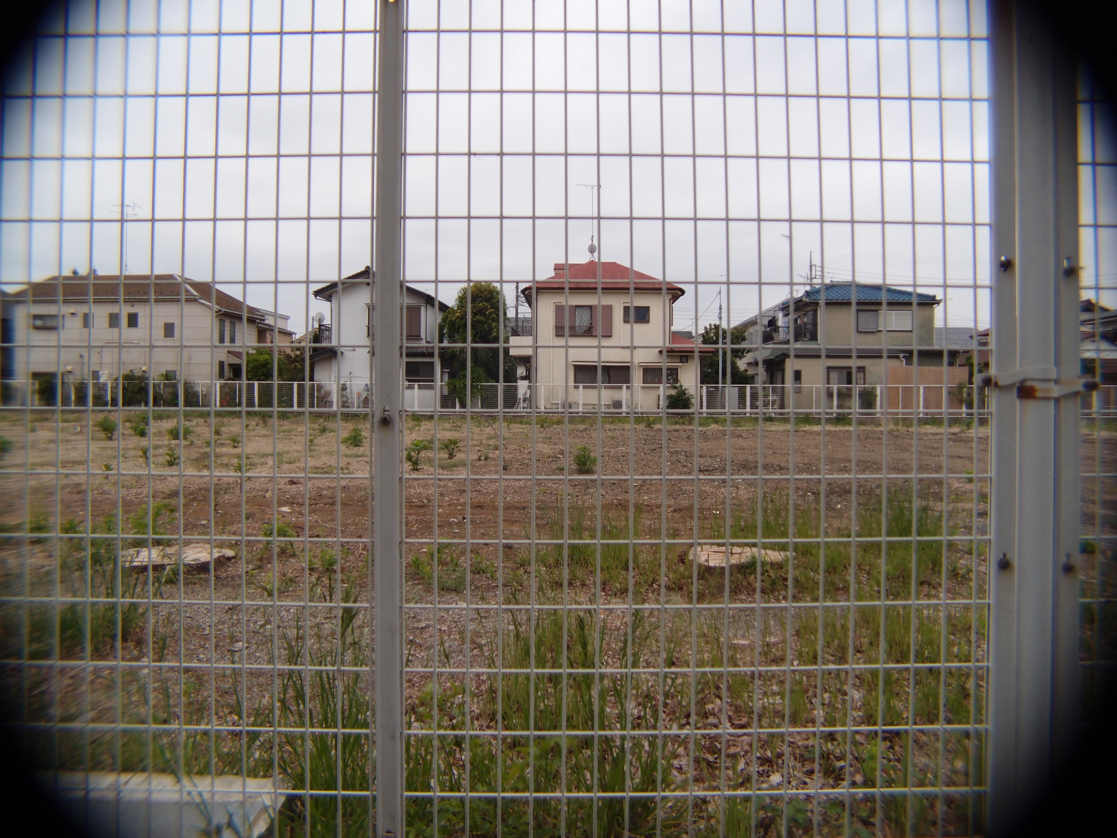 <b>しかし実際に撮影したところ、残念ながら画面周辺がケラれてしまった。そのほかリコー製ワイコン「GW-2」やテレコン「TC-1」も試したが、やはりケラれて使用不可だった<br>XZ-1 / 3,648×2,736 / 1/1,250秒 / F1.8 / 0EV / ISO100 / 絞り優先AE / WB:オート / 6mm</b>