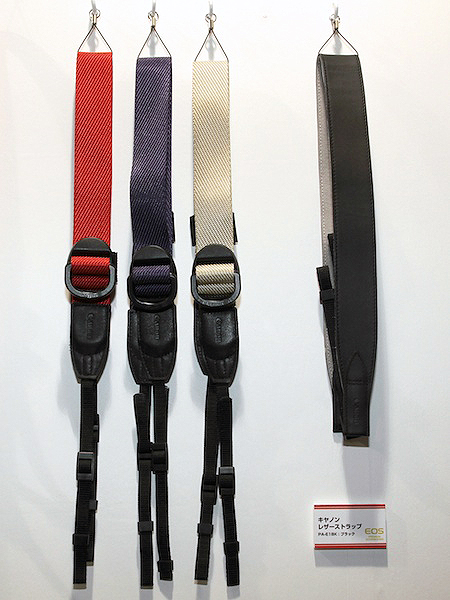 <b>左からアジャストストラップPA-E2のレッド、ブルー、ベージュおよび、レザーストラップPA-E1</b>