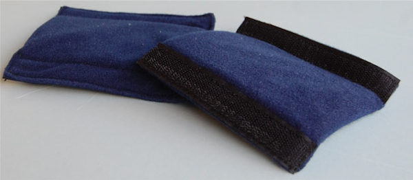 <b>着脱式の仕切り板を2枚備える</b>