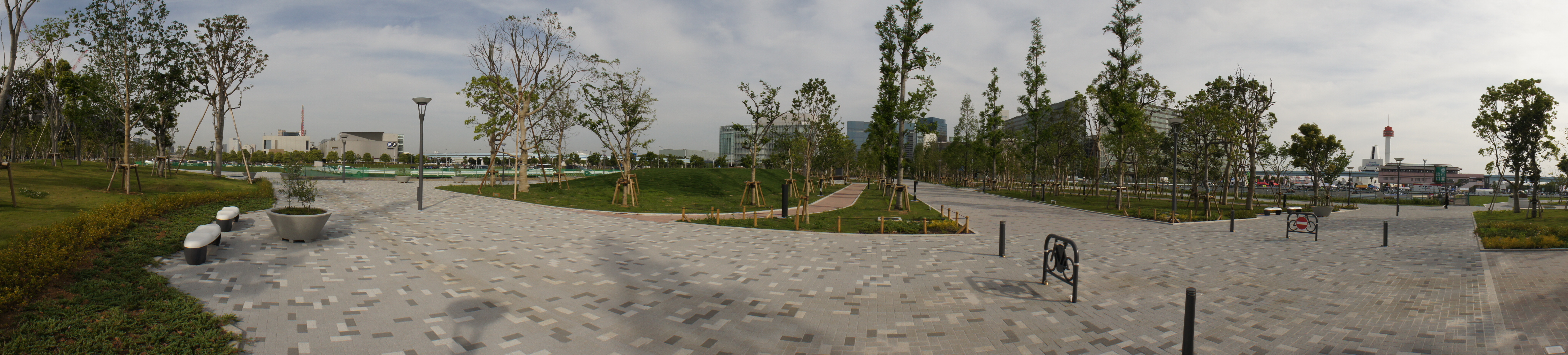 <b>これは手持ちで撮影したものだが、このようにほぼ問題なく繋がる場合も多い。E 16mm F2.8+フィッシュアイコンバーターVCL-ECF1で撮影</b>