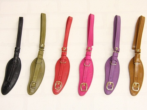 <b>全6色を用意する。左からブラック、オリーブ、レッド、ホットピンク、パープル、ブラウン</b>