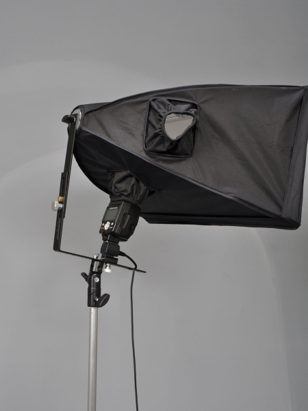 <b>スピードライトボックス（クリップオンストロボとシンクロコードは製品に含まない）</b>