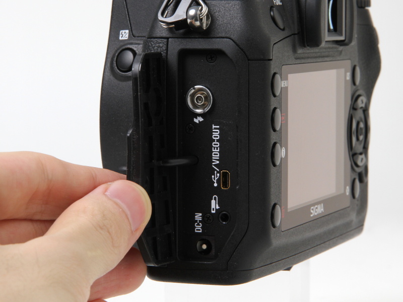 <b>側面の端子類</b>