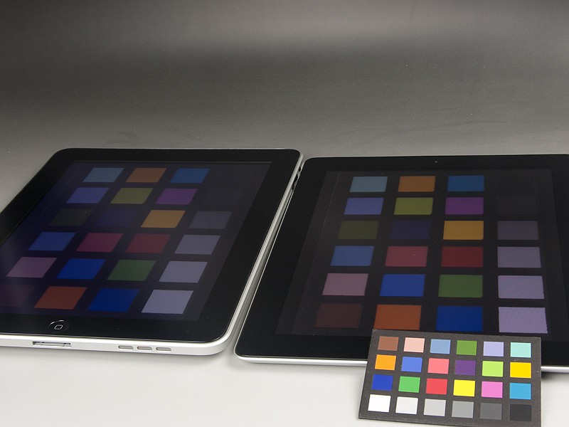 <b>iPad（左）、iPad 2（右）とも視野角は広い</b>