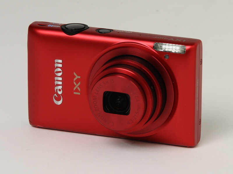 <b>キヤノンIXY 410FもEye-Fi連動機能を搭載。24mm相当の画角はスマートフォン内蔵のカメラでは得がたい</b>